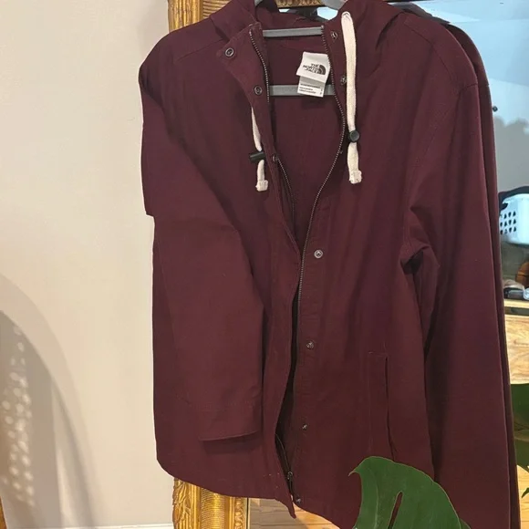 The North Face Burgundy Shipler jacket - Picture 8 of 10